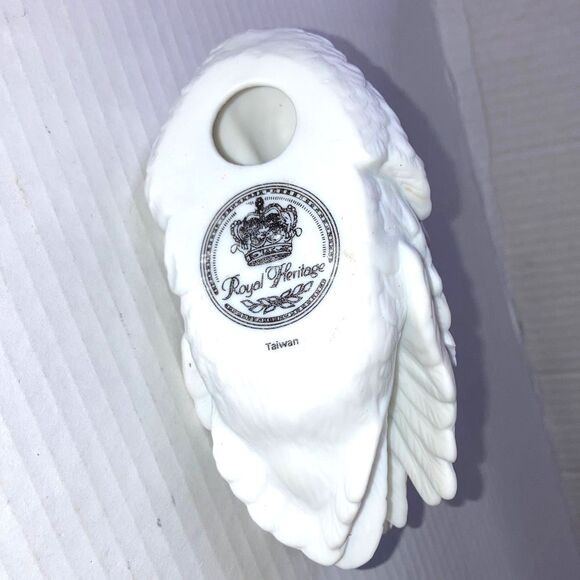 ROYAL HERITAGE The Regal Swan Figurine Porcelain Bisque Hand Painted 3.5 inches - Picture 7 of 9